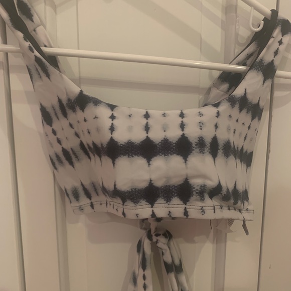 Bikini Set - Picture 2 of 8